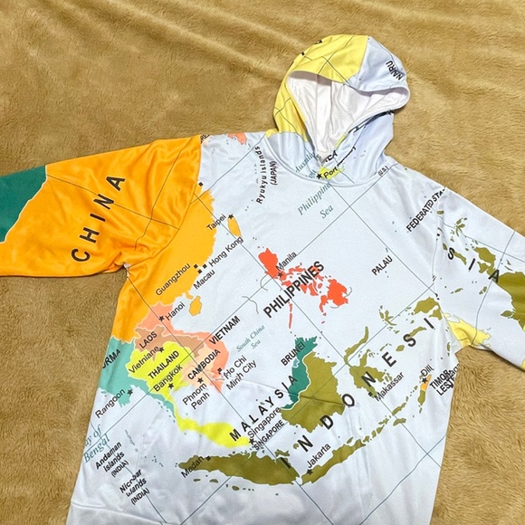 Men's Hoodie Pullover Sweatshirt with Graphic Global Map -- Size L  (Never worn) - Picture 5 of 9